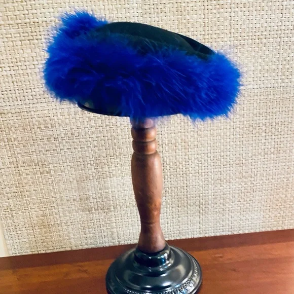 SOLD 🌟2xHP🌟VTG 1940-50s Blue Ostrich Feather Black Wool Pillbox Hat USA - Picture 6 of 16